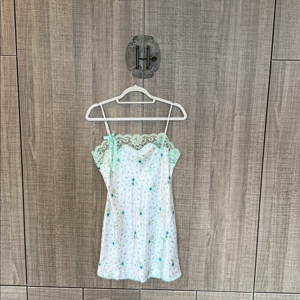 Victoria's Secret Floral Lace Trim Slip Dress‎ - Picture 4 of 12